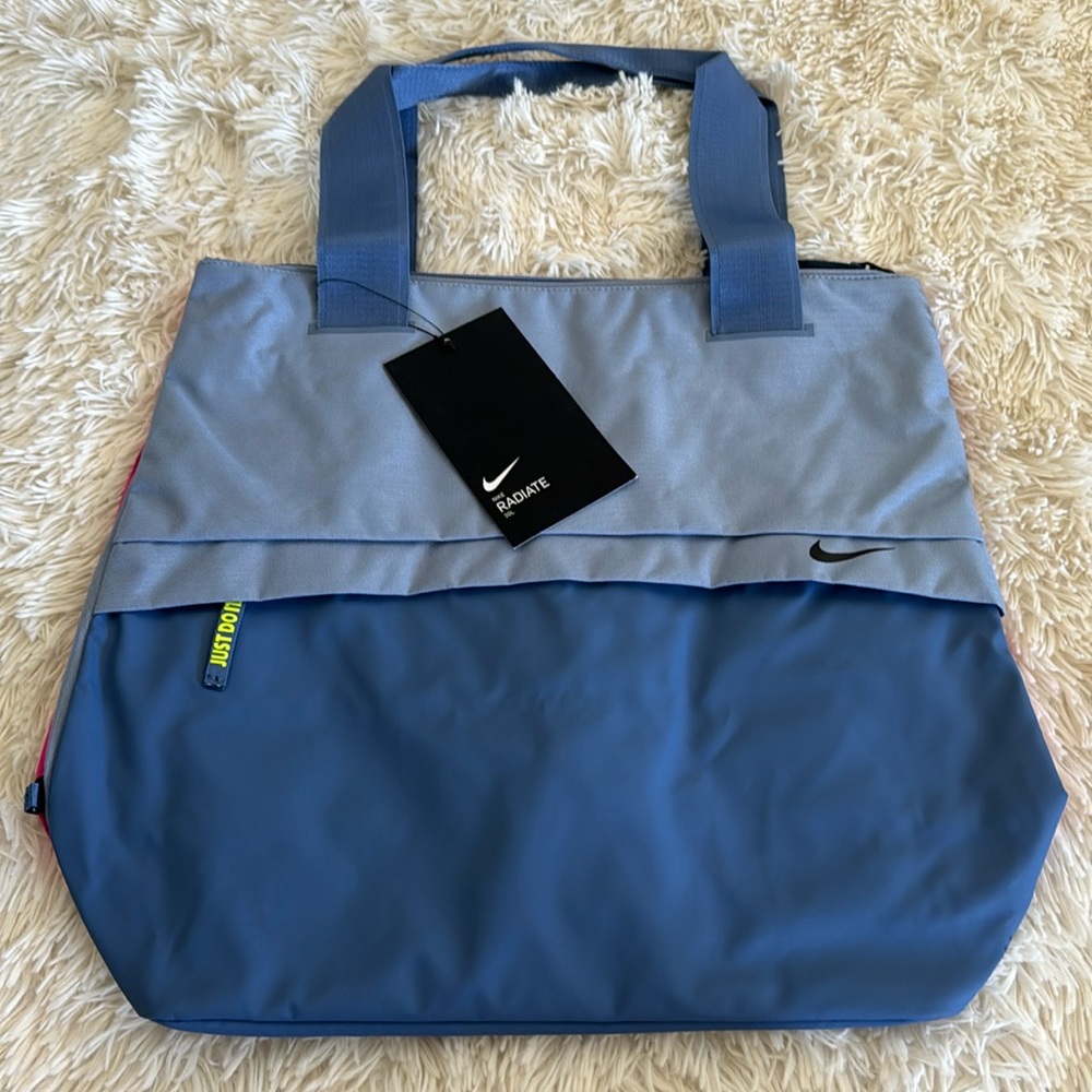 Nike Radiate 20L tote bag - Picture 2 of 11